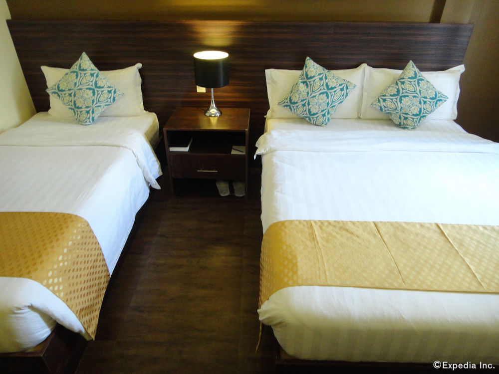 Aziza Paradise Hotel Puerto Princesa Екстер'єр фото